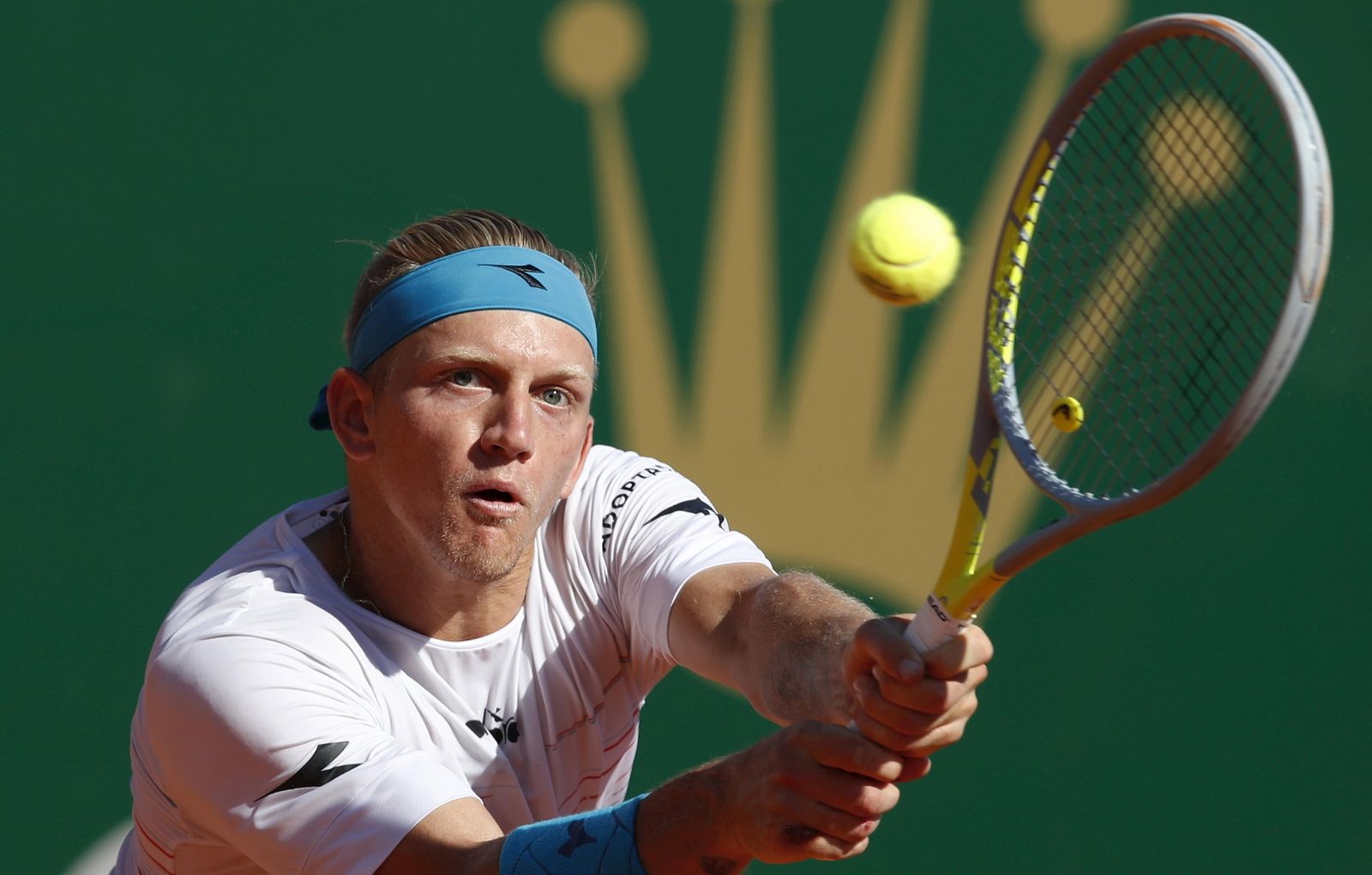 Alejandro Davidovich golpea.