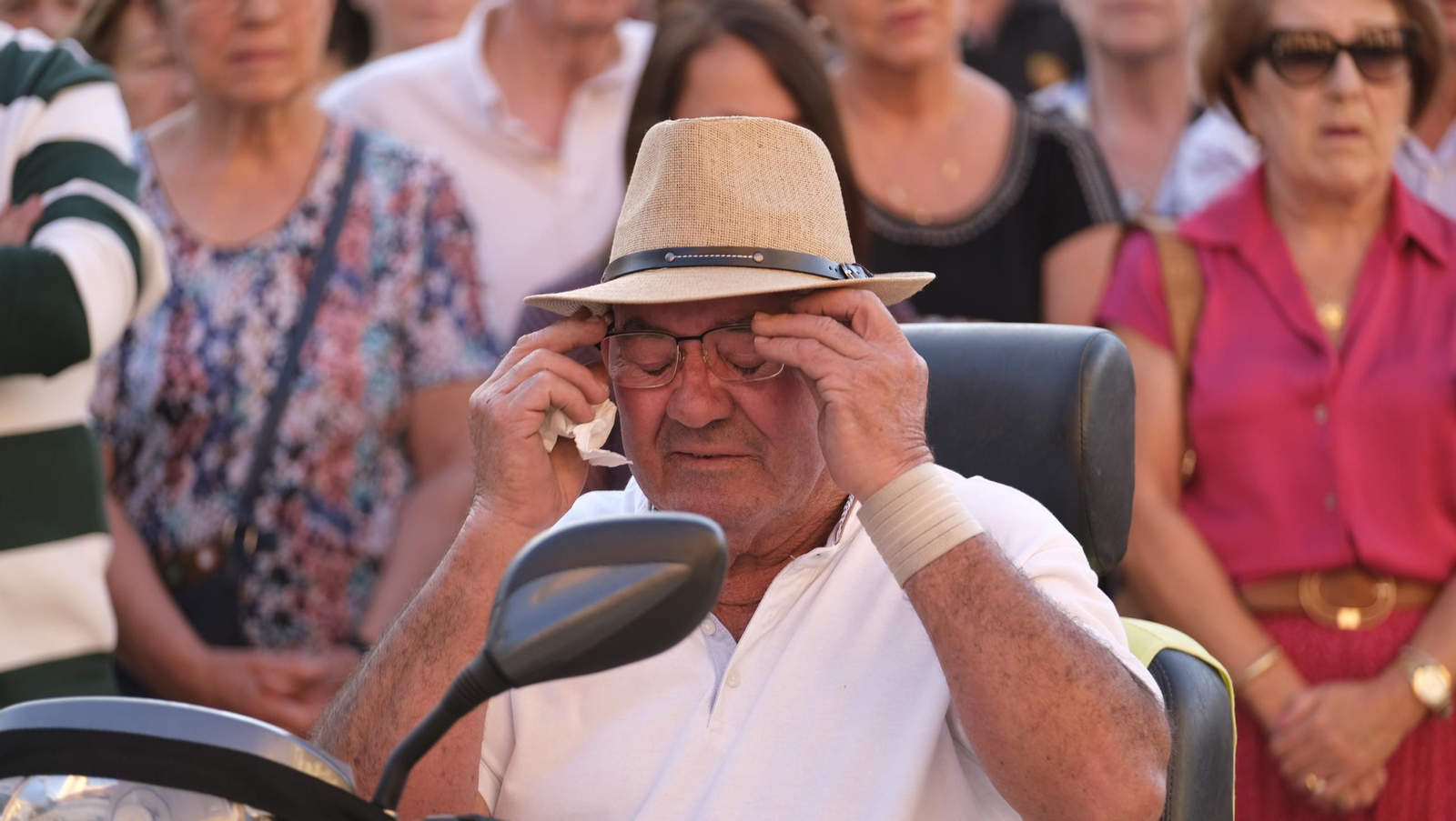 Las fotos de la masiva concentración por el asesinato de Antonio Campos en Berja