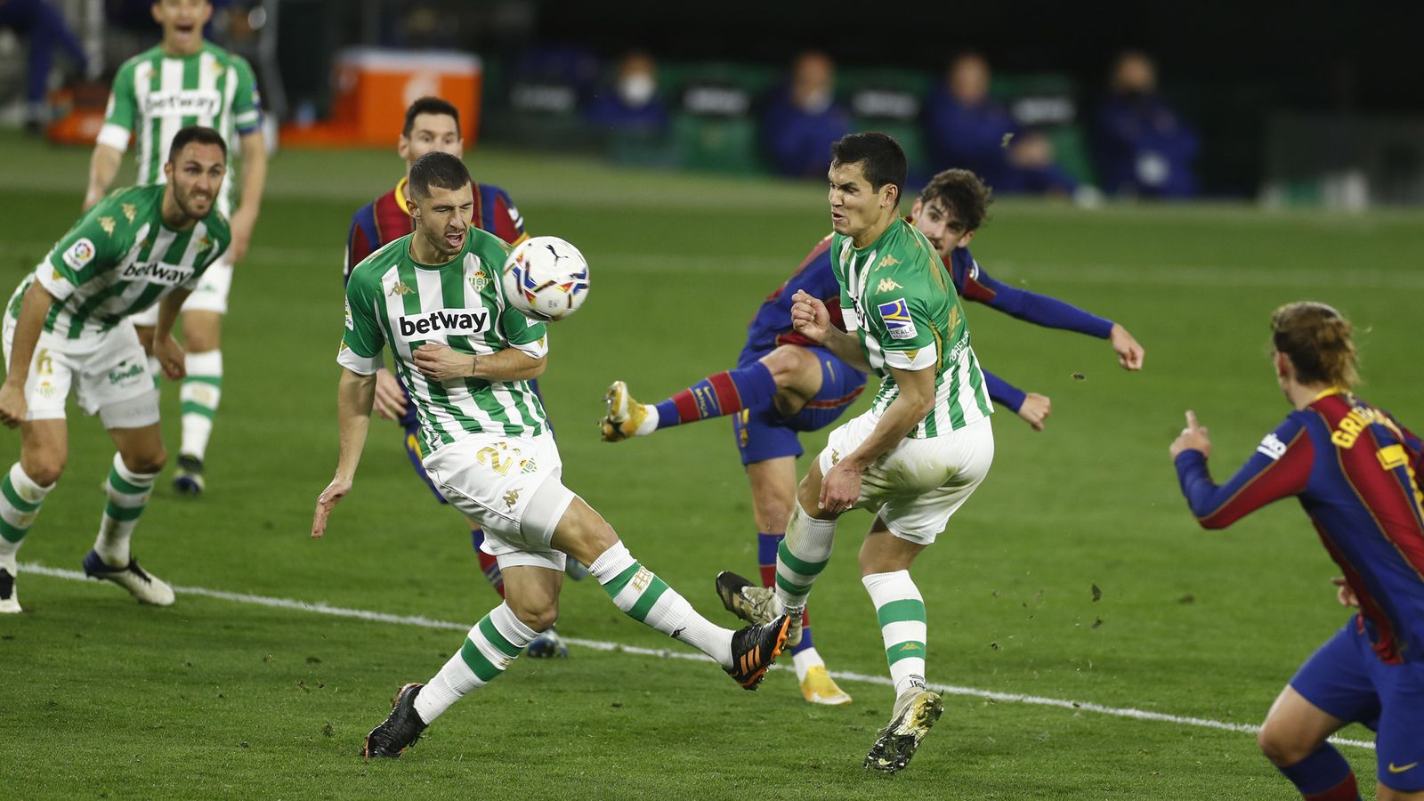 Trincao remata para el 2-3.