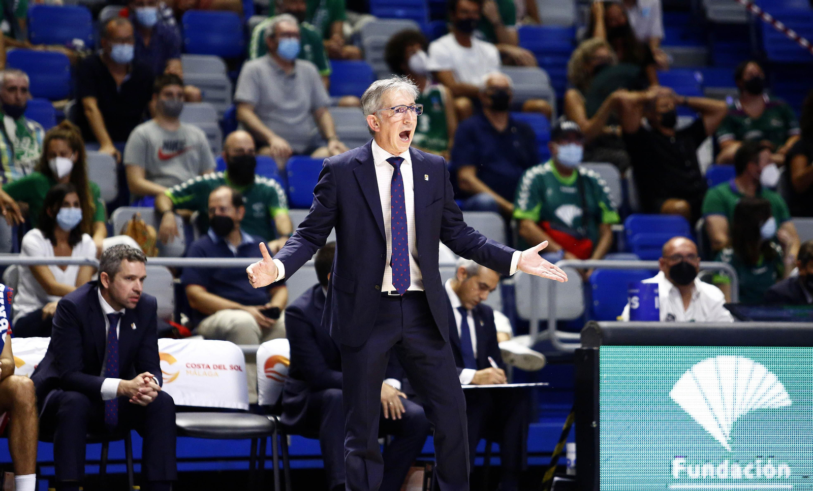 Moncho Fernández grita.