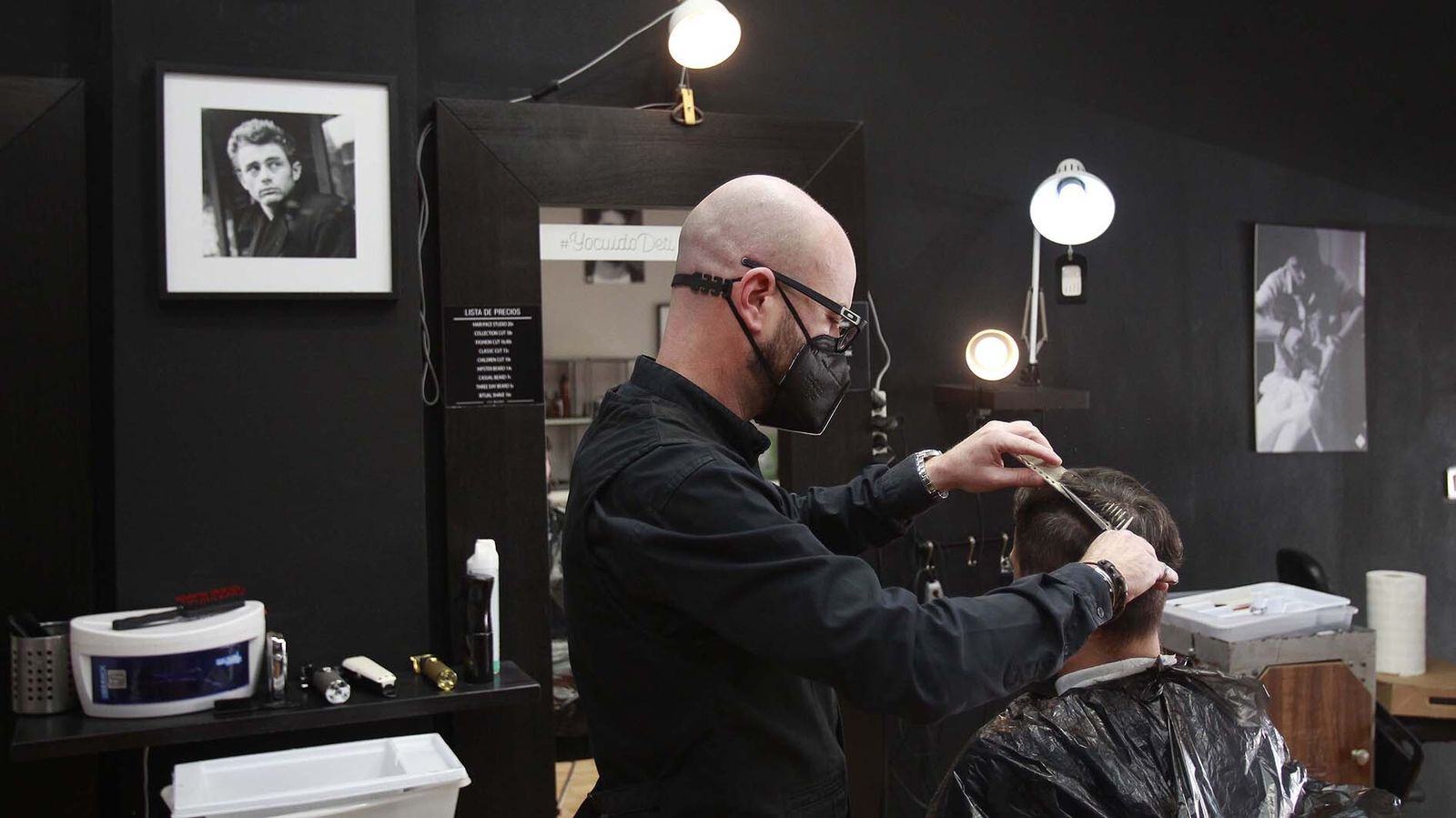 Las fotos de la protesta del sector de las peluquerías en Algeciras para exigir una bajada del IVA