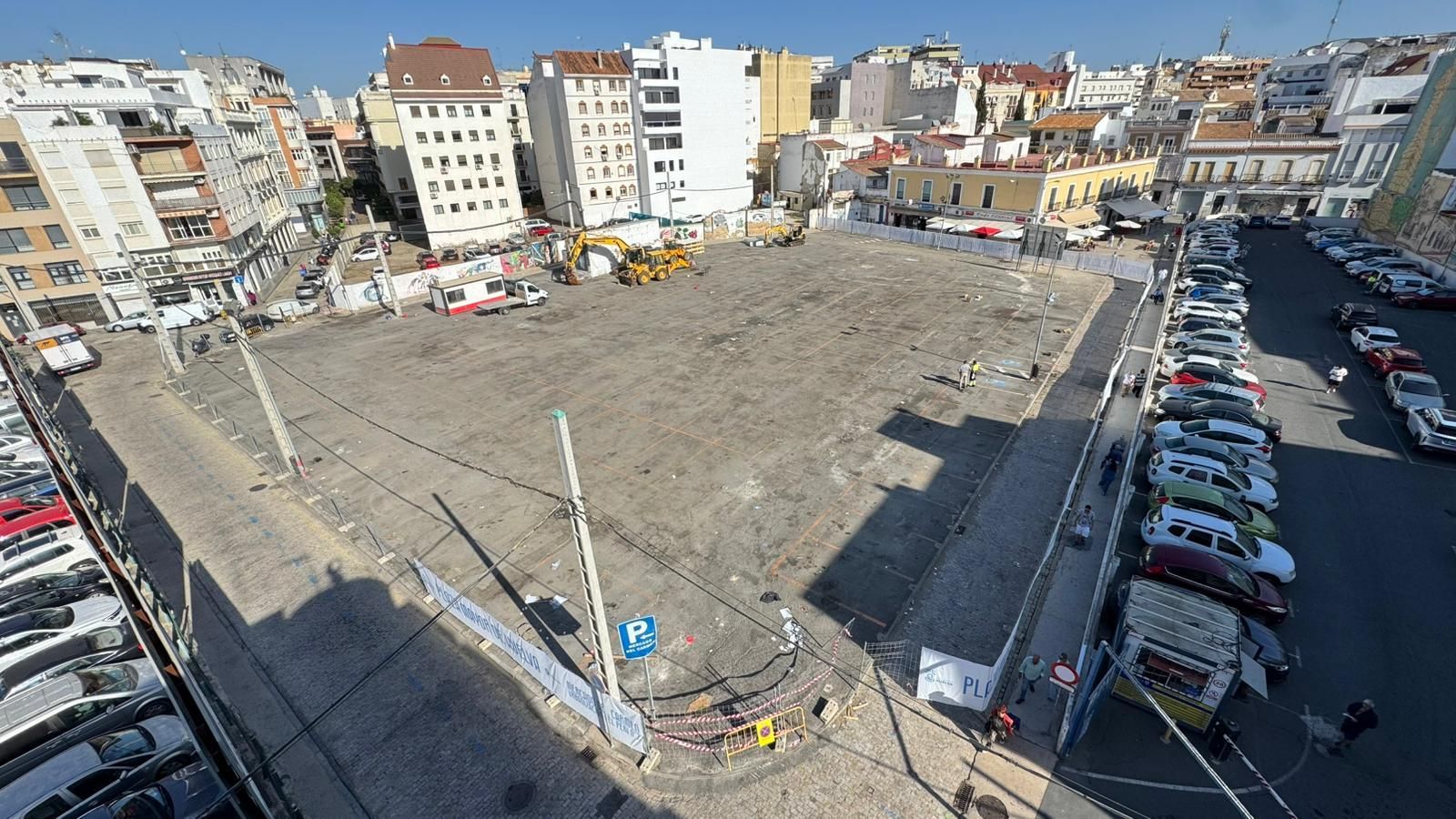 Espacio acotado en el que comenzarán las obras de la Plaza Mayor.