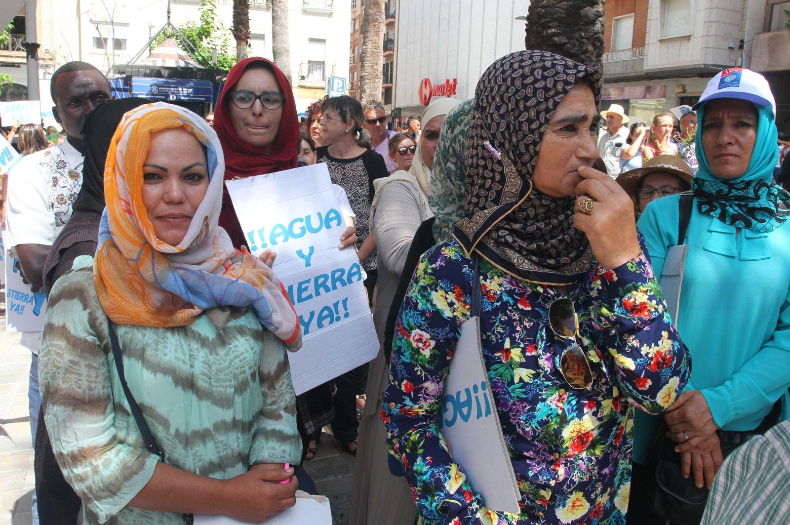 Imágenes de la manifestación para pedir agua y tierra para los regadíos del Condado.