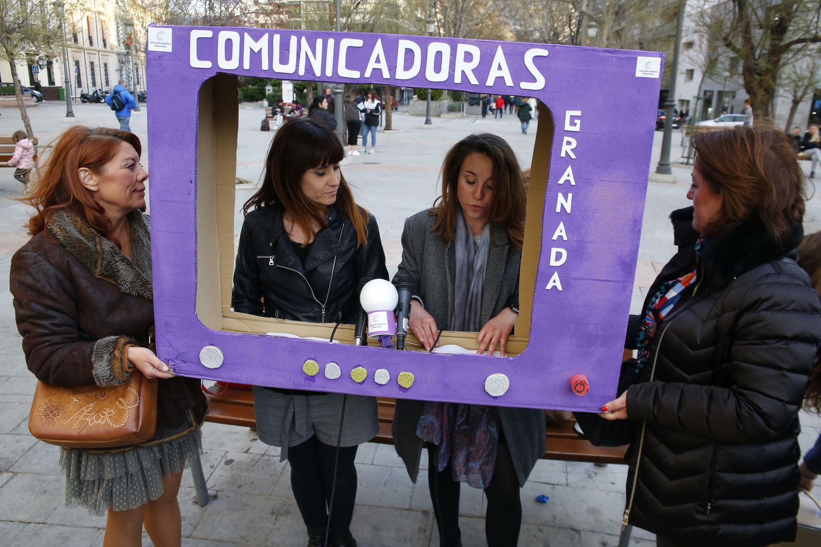 Un informativo feminista toma la Fuente de las Batallas