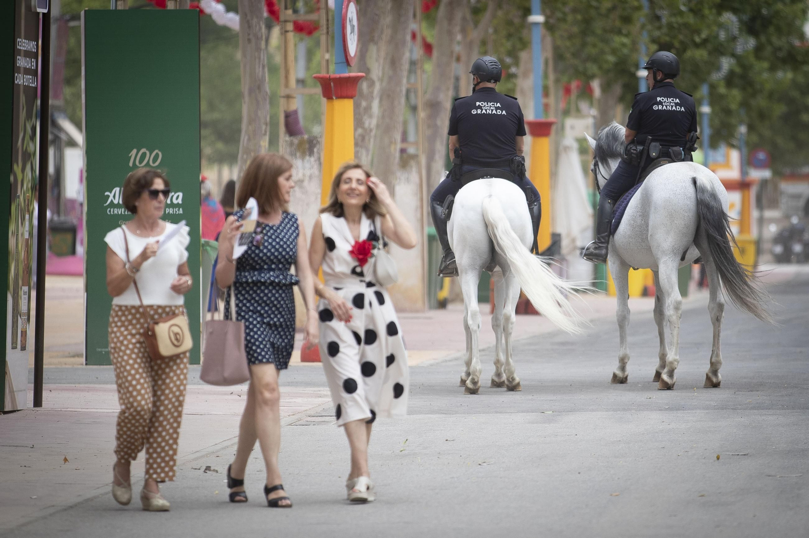 Granada vive su tercer día de Corpus entre comida, baile y columpios: las imágenes