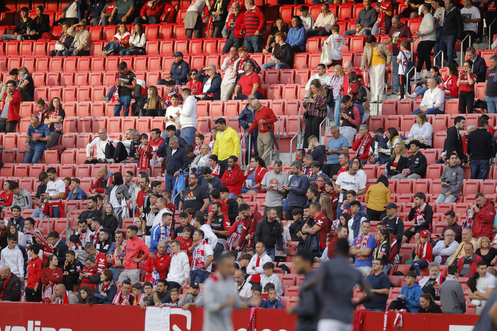 Búscate en las fotos del Sevilla-Betis