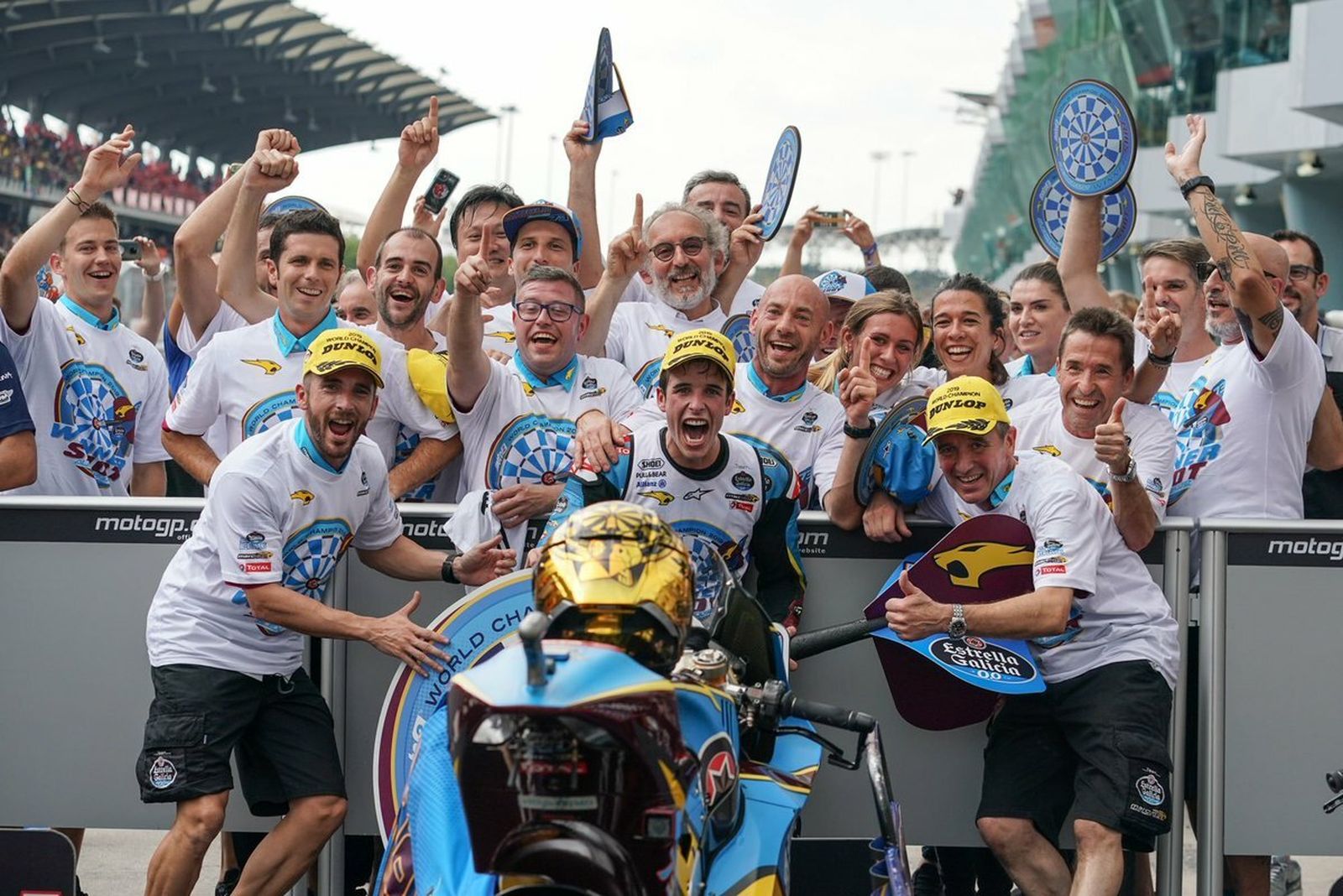 La celebración del título mundial de Moto2 de Álex Márquez