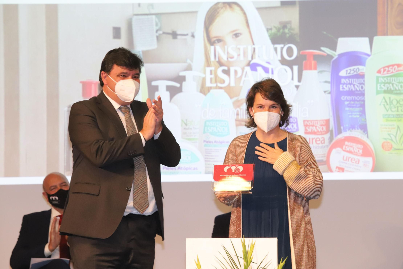 Imágenes de la entrega de premios de la Asociación de antiguos alumnos 3 de Marzo de la Universidad de Huelva