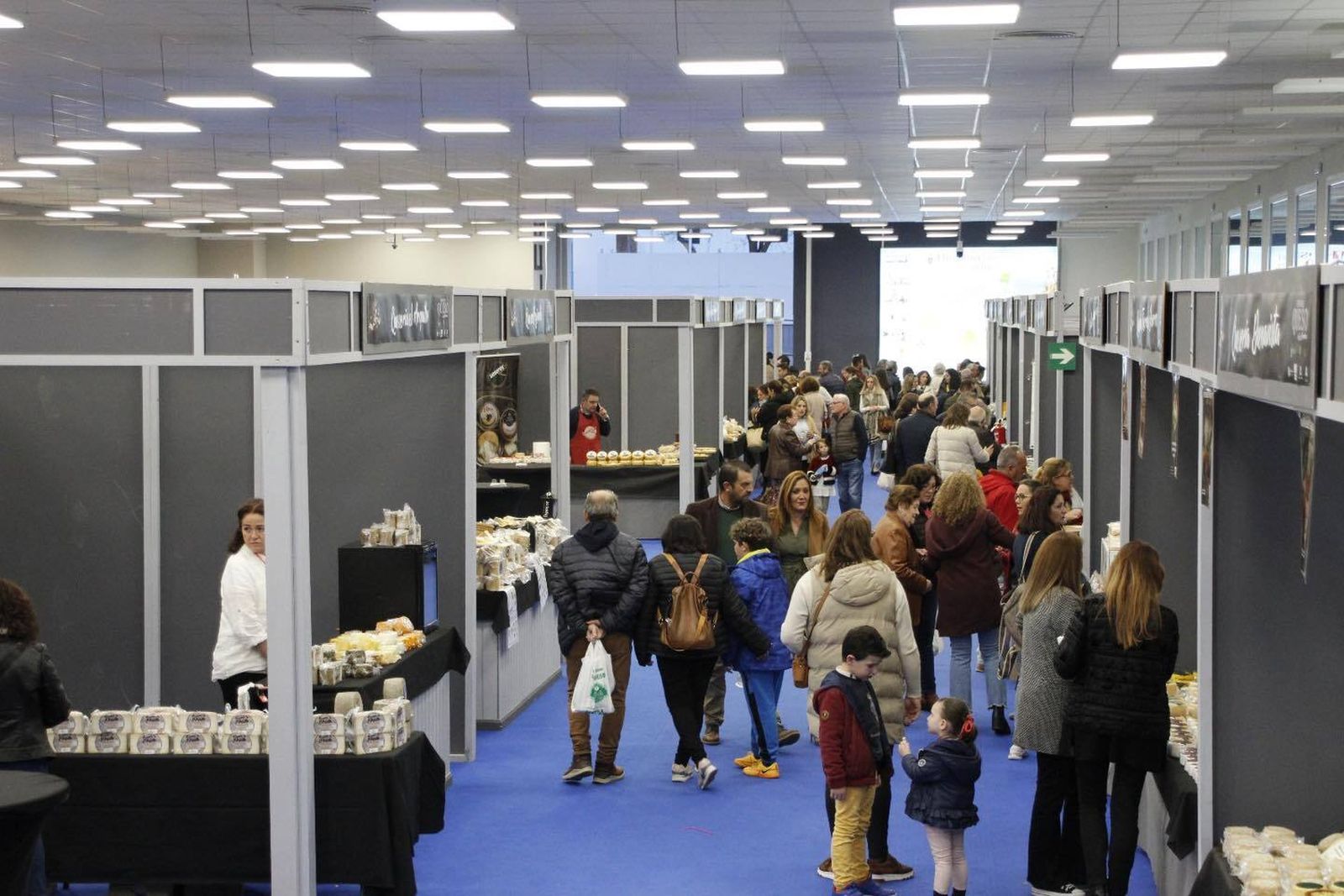 Un recorrido en imágenes por la Feria del Queso de Los Pedroches en Hinojosa del Duque