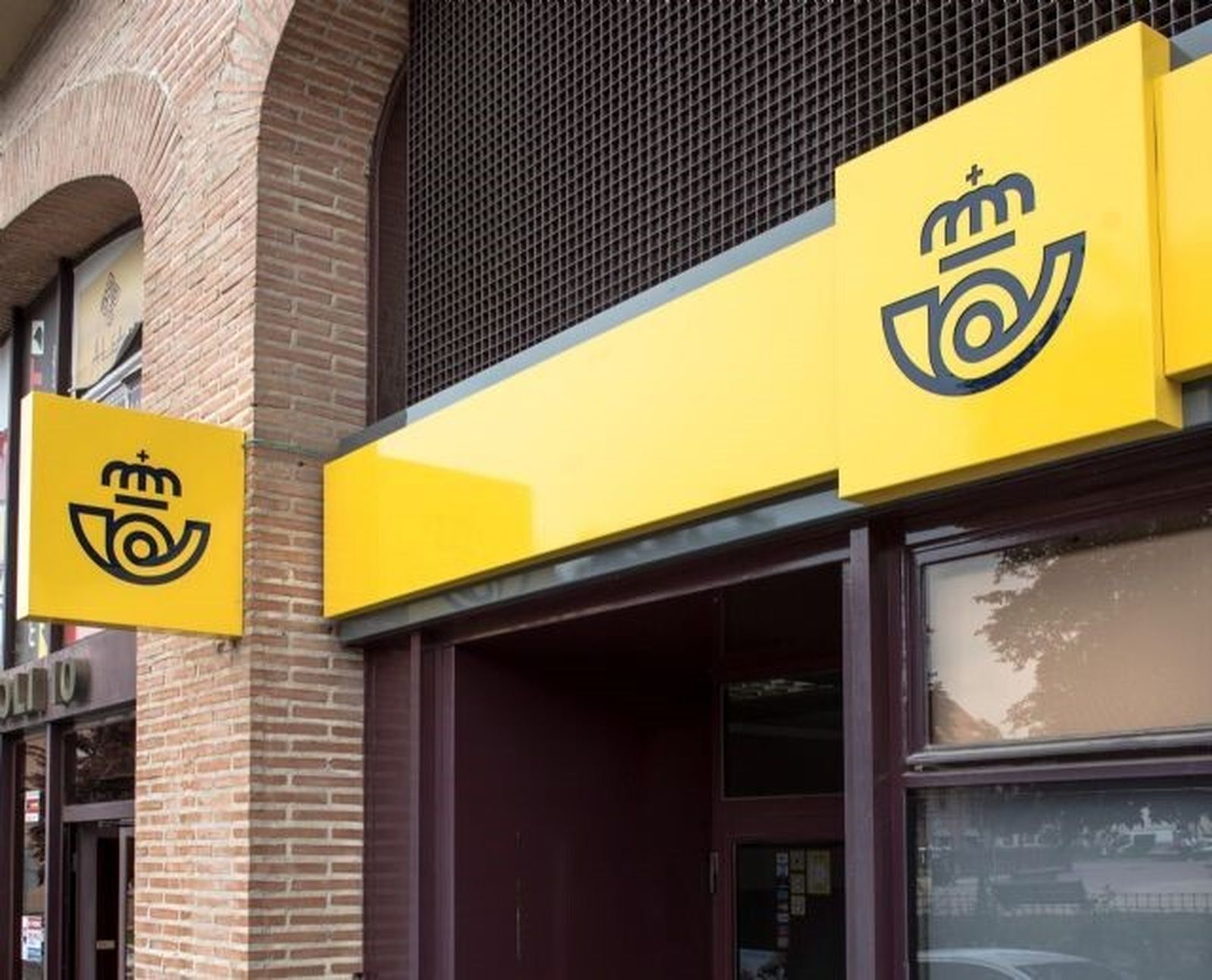 Exterior de una oficina de Correos.