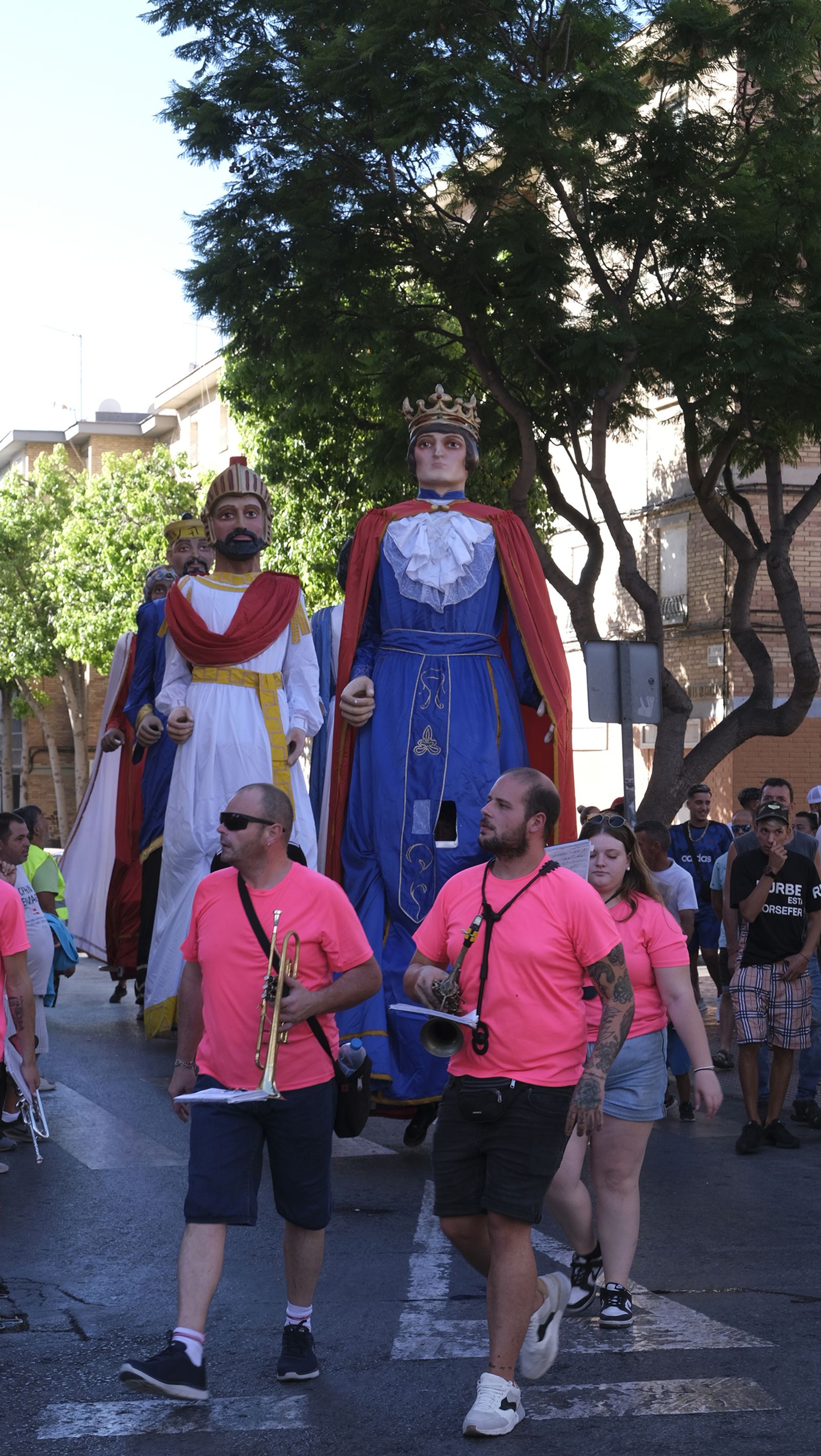 Gigantes y cabezudos en la Feria de Almería 2024, en imágenes