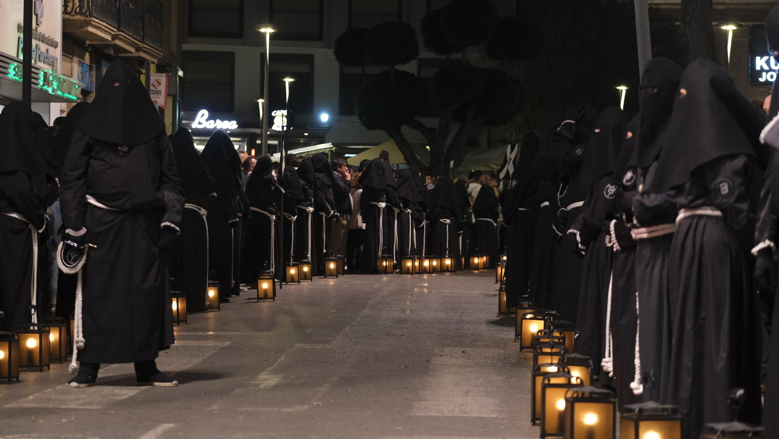 Procesión del Perdón en Almería, en imágenes