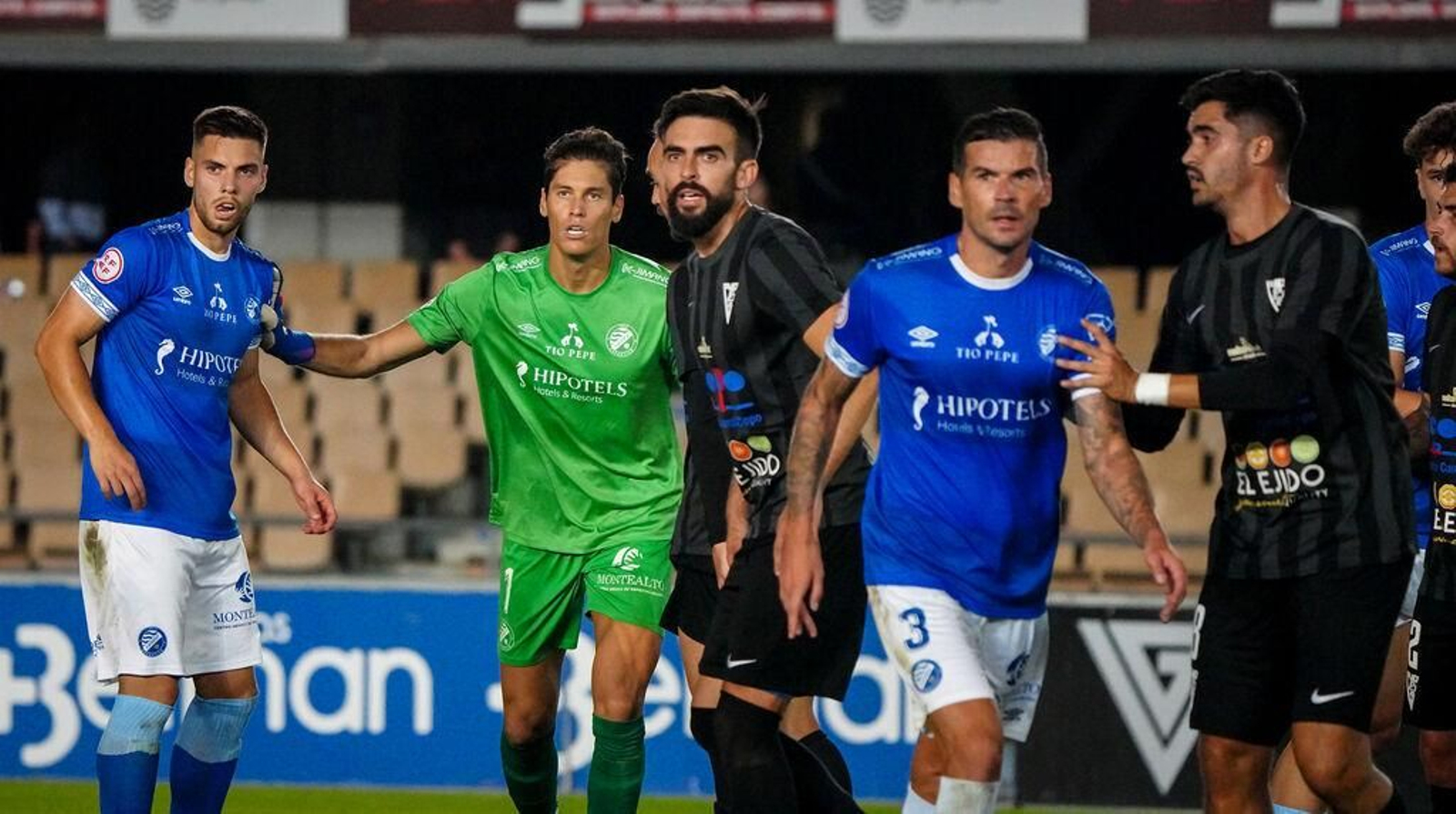 Razvan fue titular por última vez en Chapín ante el Poli El Ejido.
