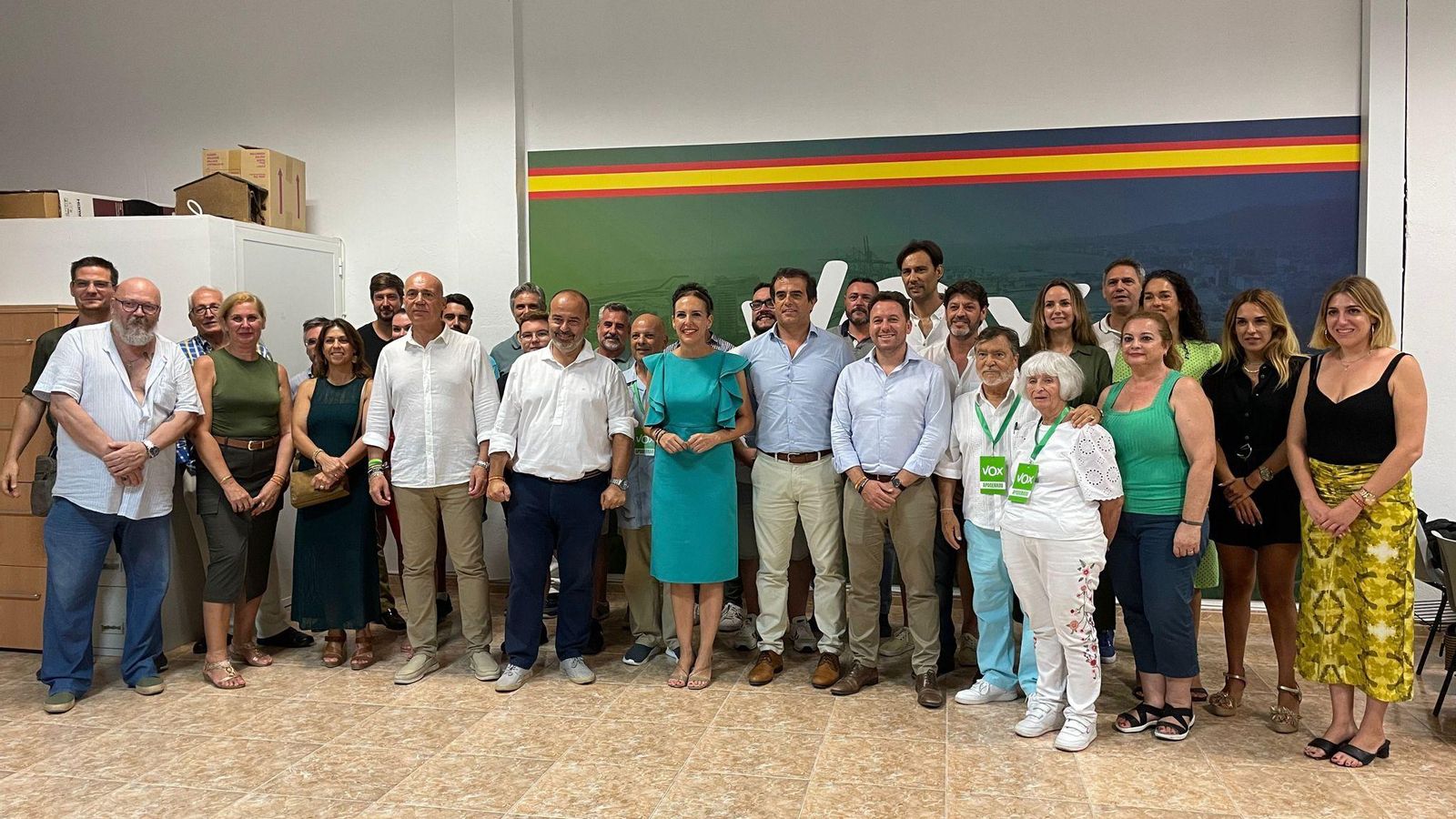 Afiliados de Vox en la sede del partido durante las elecciones