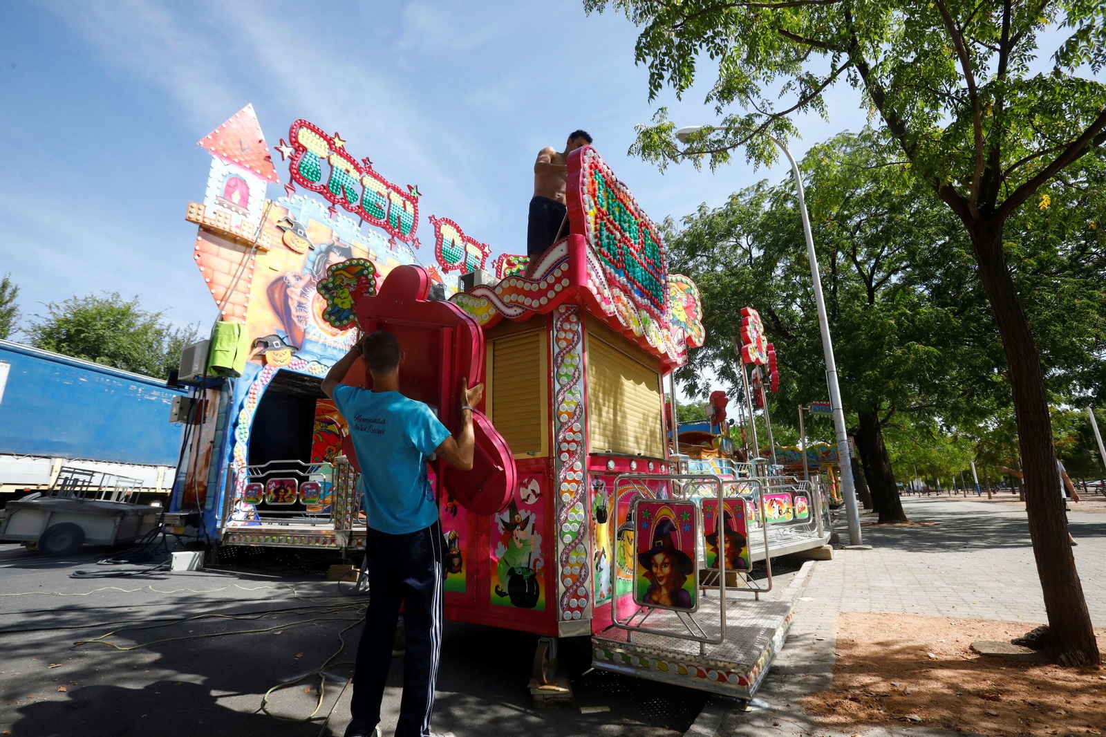 El montaje de la Velá de la Fuensanta, en imágenes