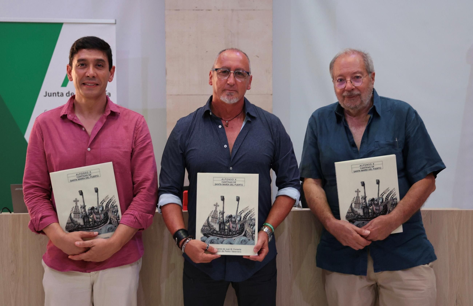 Braulio Vázquez, Juan M. Fontenla y Pedro Tabernero, en el Archivo Histórico Provincial de Sevilla.