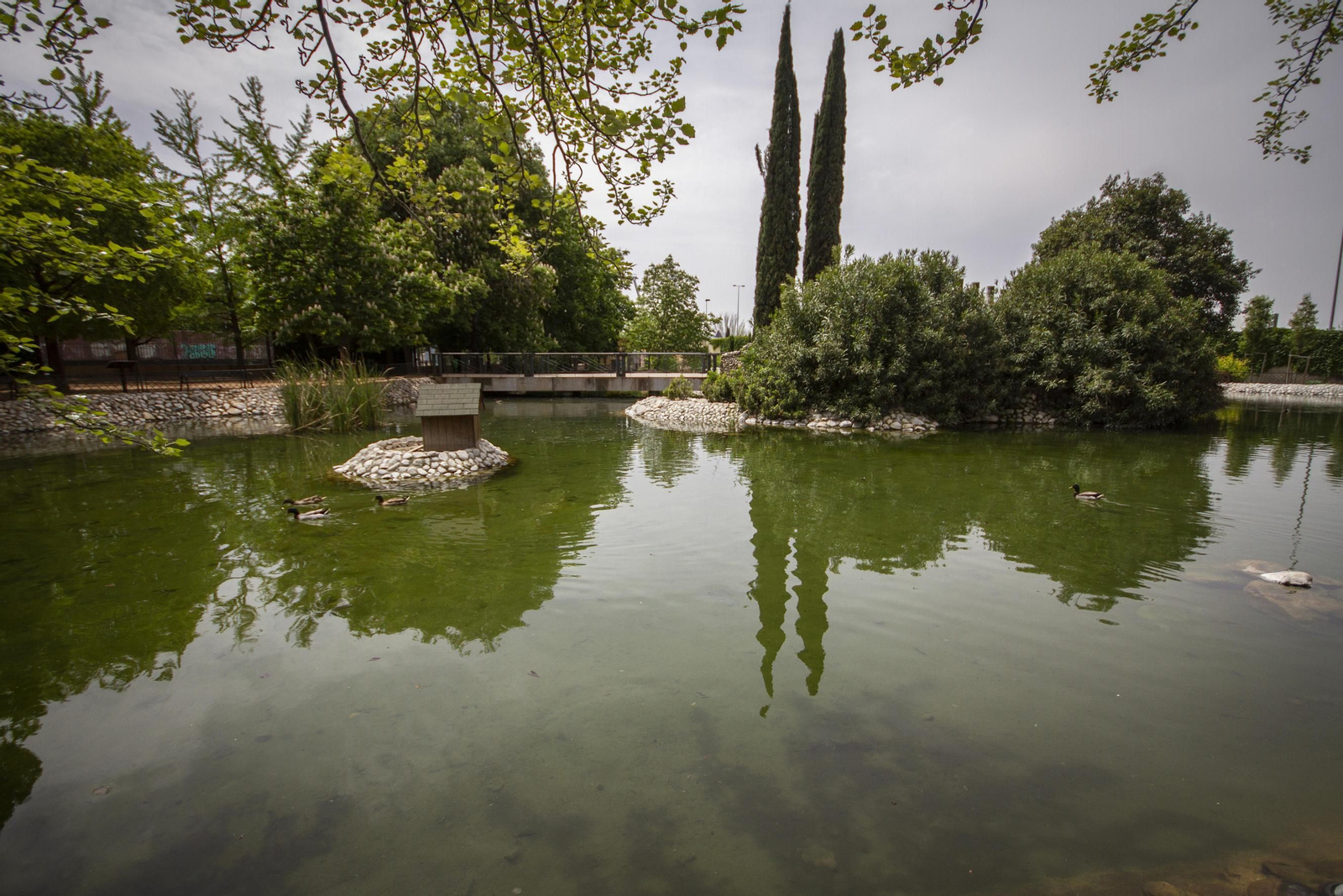 Los parques de Granada, vacíos en pleno estado de alarma