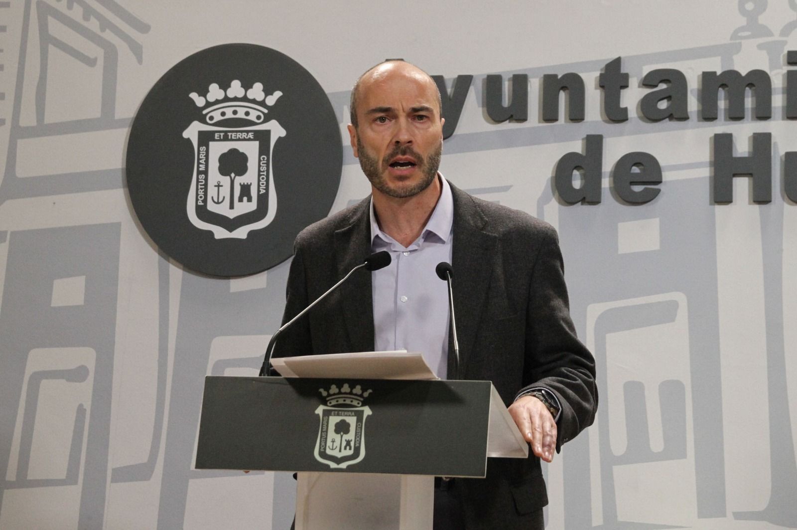 El portavoz de Mesa de la Ría, Rafael Gavilán, en rueda de prensa esta mañana.