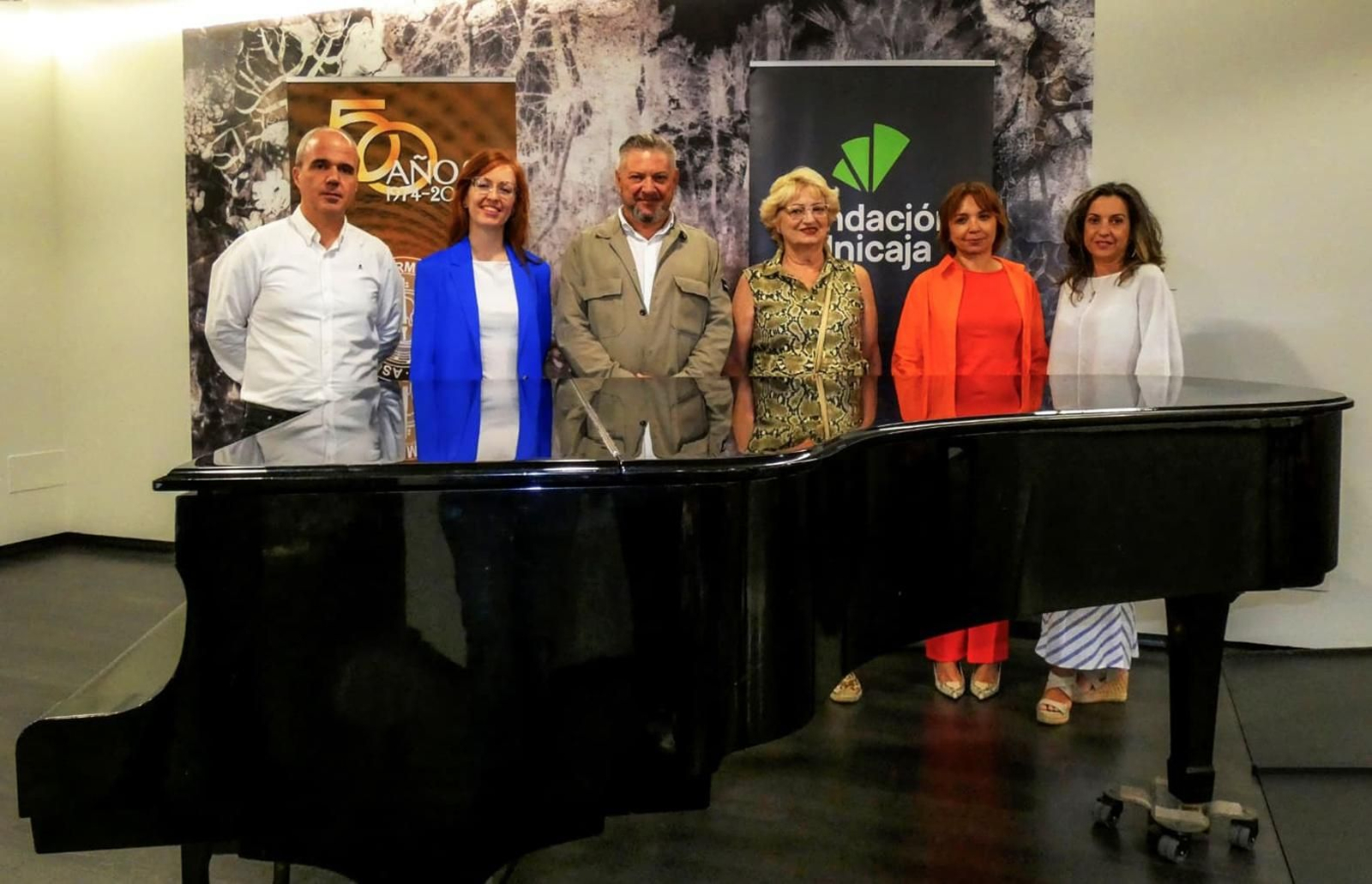 Juan José Navarro, Esther Jerez, Diego Cruz, Mónica Gómez, María del Mar Ruiz y Elisa Álvarez.
