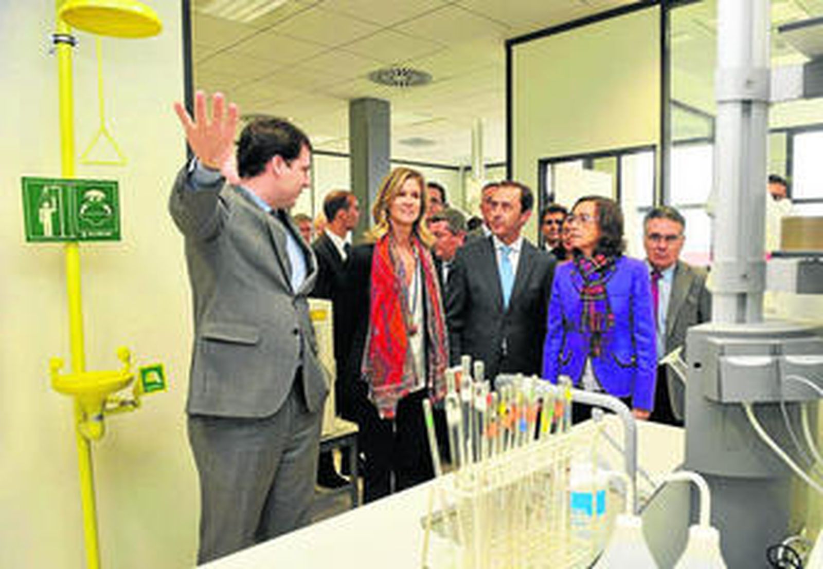 Visita a las instalaciones de Covap y del Cicap de las ministras Aguilar y Garmendia.