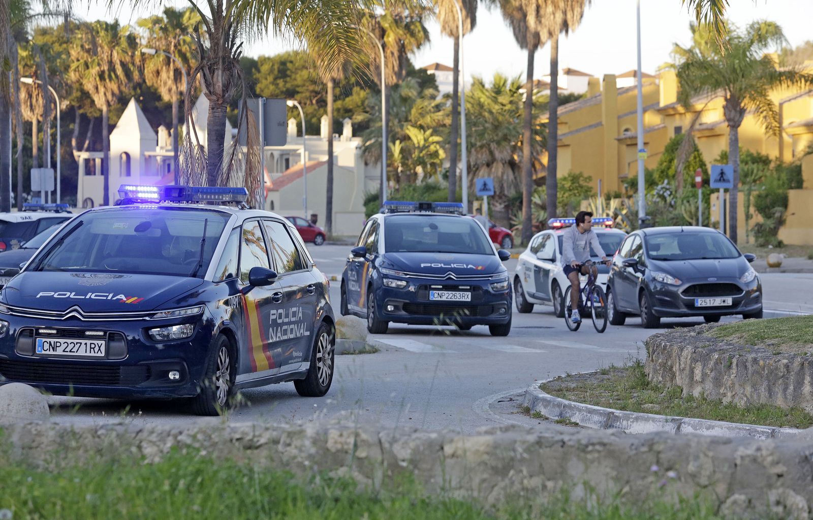 Narcolancha en la playa del Ancla en El Puerto durante el desconfinamiento