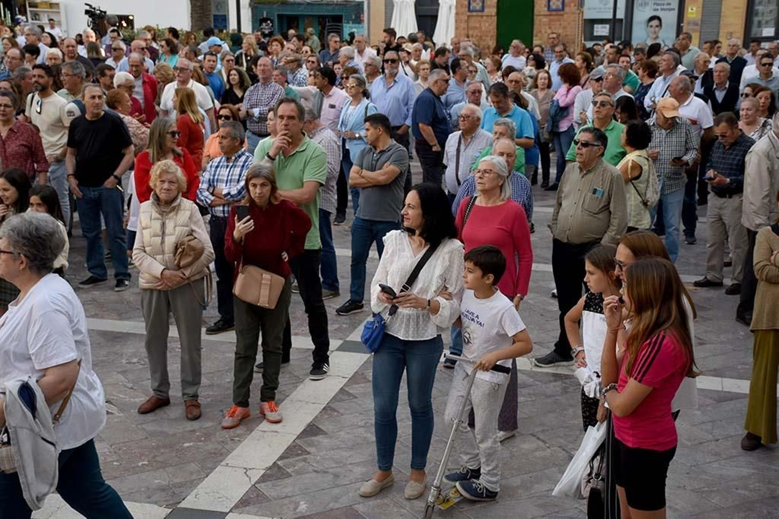 Imágenes de la concentración por las infraestructuras para Huelva
