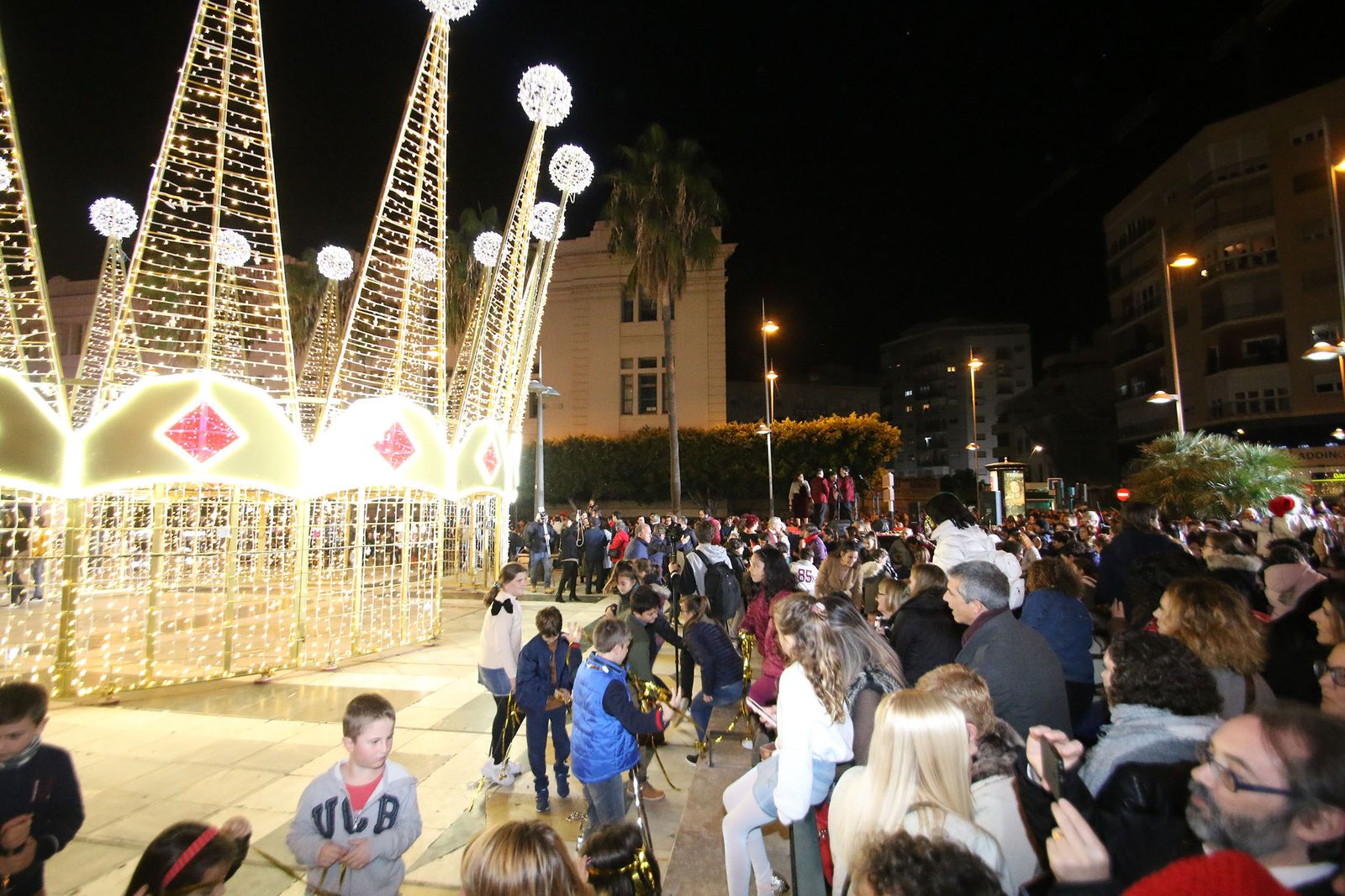 Las imágenes del encendido de las coronas de los Reyes Magos
