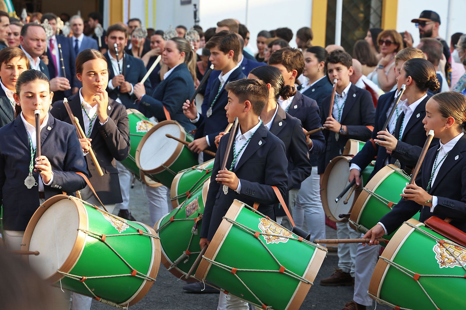 Imágenes del Rosario Jubilar rociero celebrado por las 25 hermandades filiales de la Matriz de Almonte en La Merced