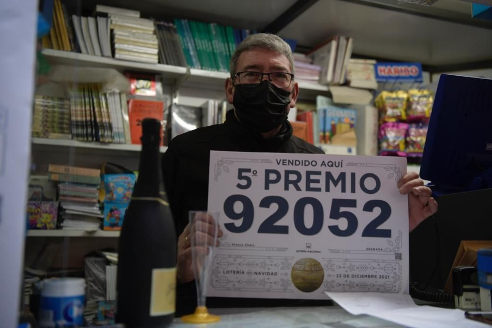 Lotería de Navidad 2021 en Granada: "Me agredieron en mi kiosko hace dos meses y ahora doy un premio"