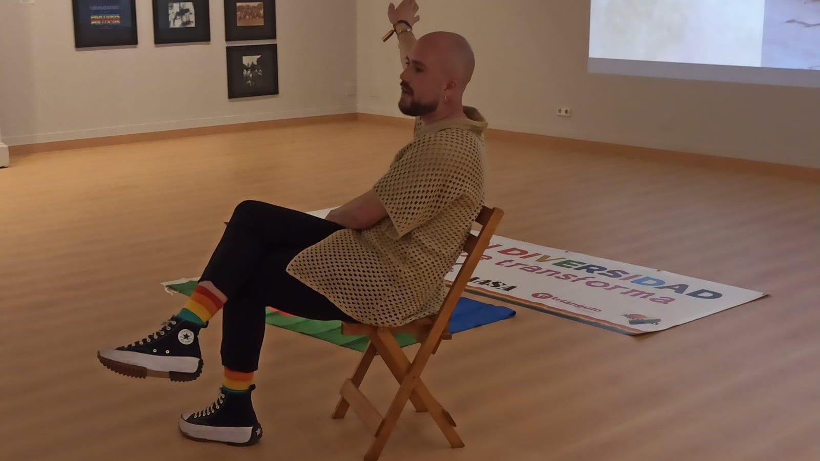 Jesús Pareja en una de sus disertaciones sobre la diversidad sexual.