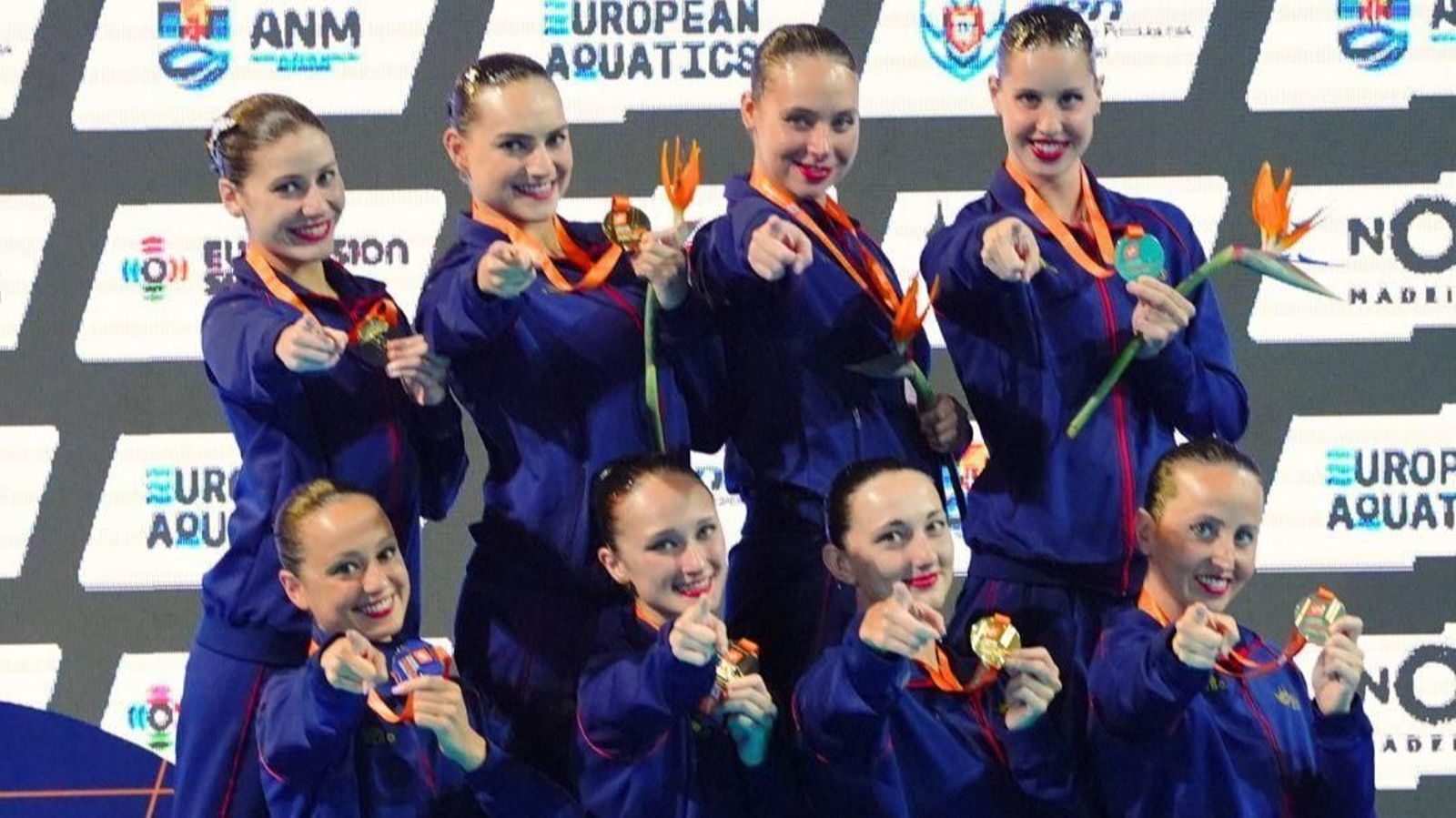 El equipo de rutina técnica por equipos que ha logrado el lunes en el que se encuentran las nadadoras del Sincro Sevilla, Marina García y Alisa Ozhogina El equipo de rutina técnica por equipos que ha logrado el lunes en el que se encuentran las nadadoras del Sincro Sevilla, Marina García y Alisa Ozhogina