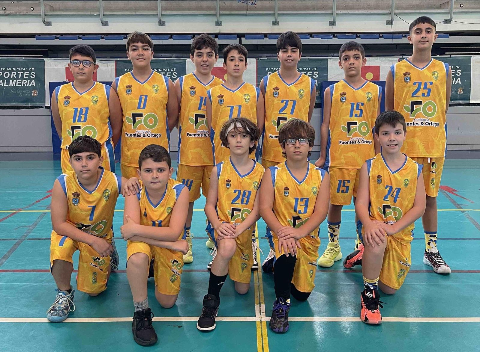 Foto de equipo del conjunto mojonero antes de la disputa de un encuentro de esta temporada.