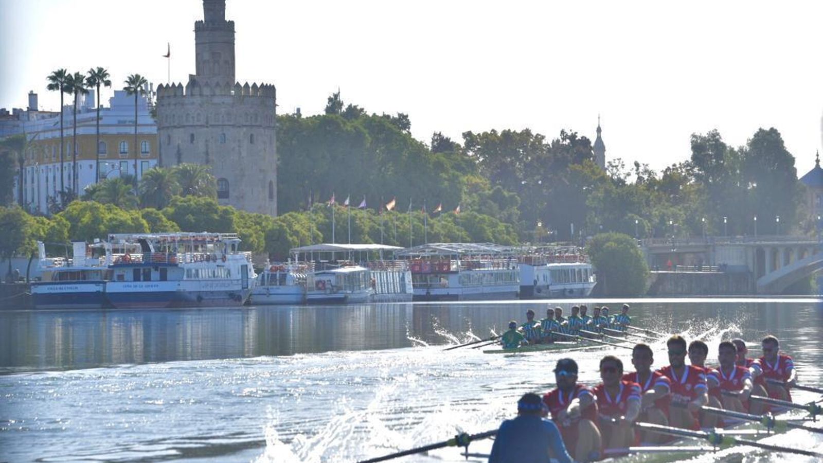 La prueba, al paso por la Torre del Oro.