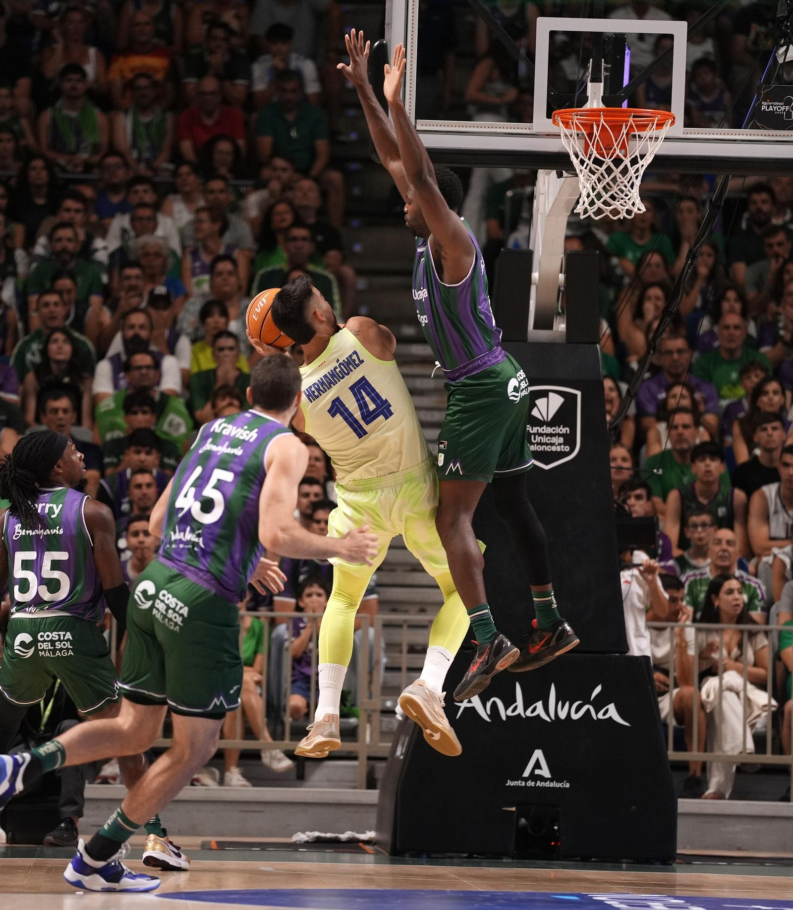 Melvin Ejim, sus cuatro años y seis títulos en Málaga