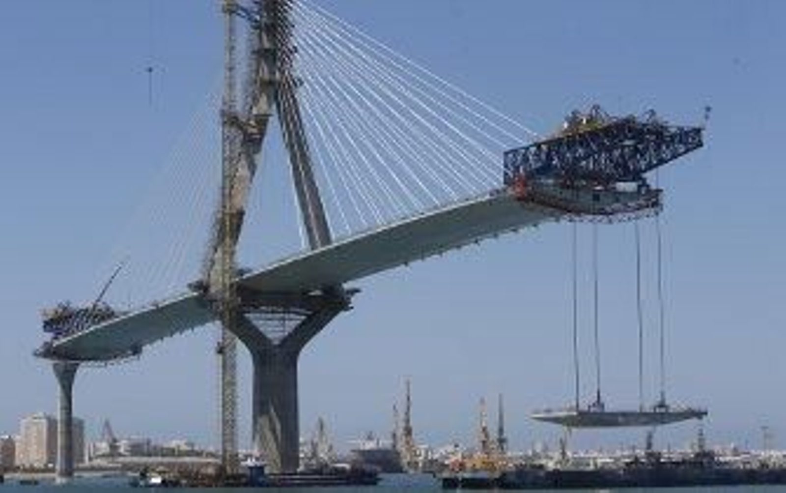 De Torre dice que hay margen para que el puente esté en la fecha prevista