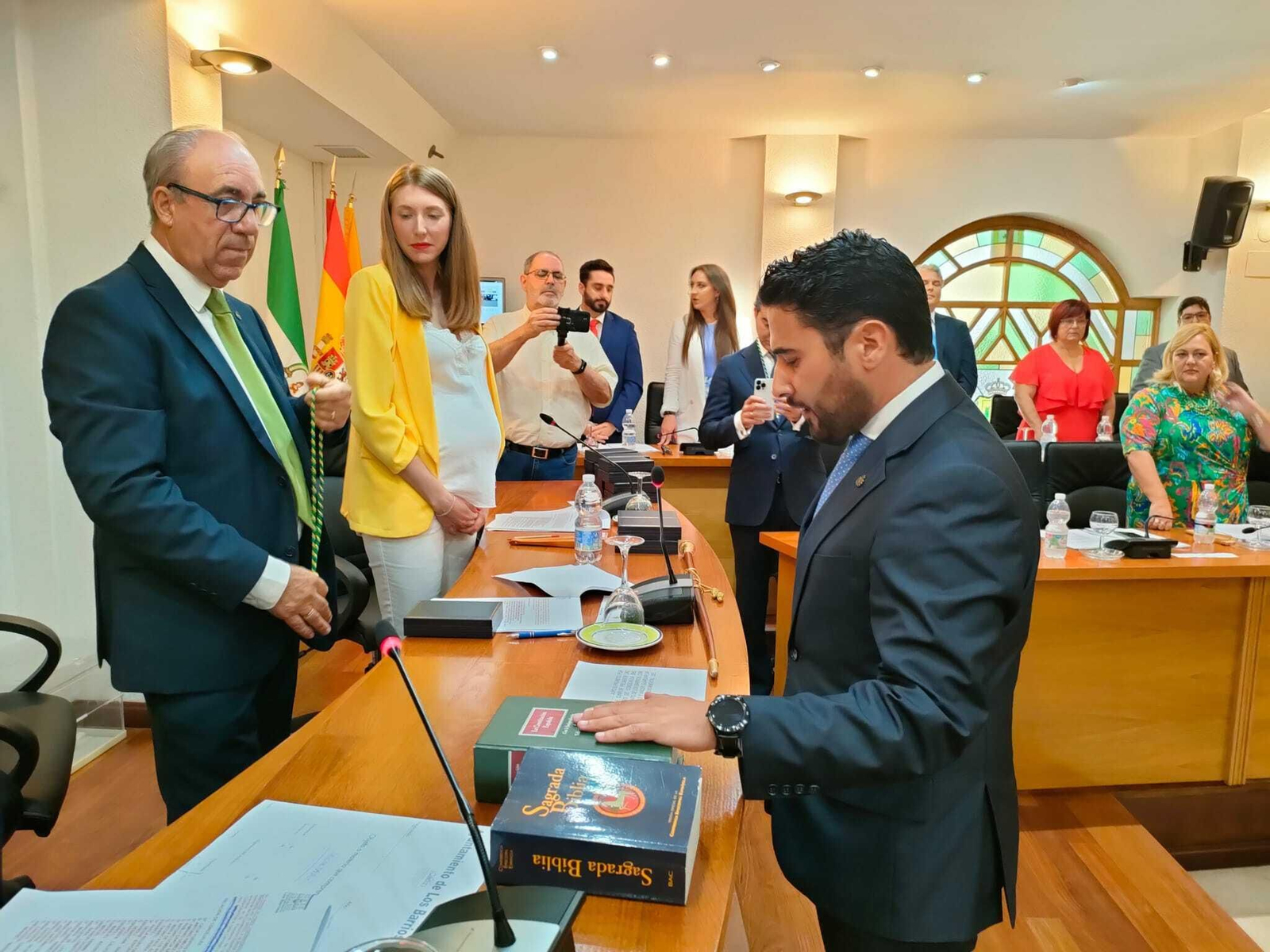 La investidura de Miguel Alconchel como alcalde de Los Barrios, en imágenes
