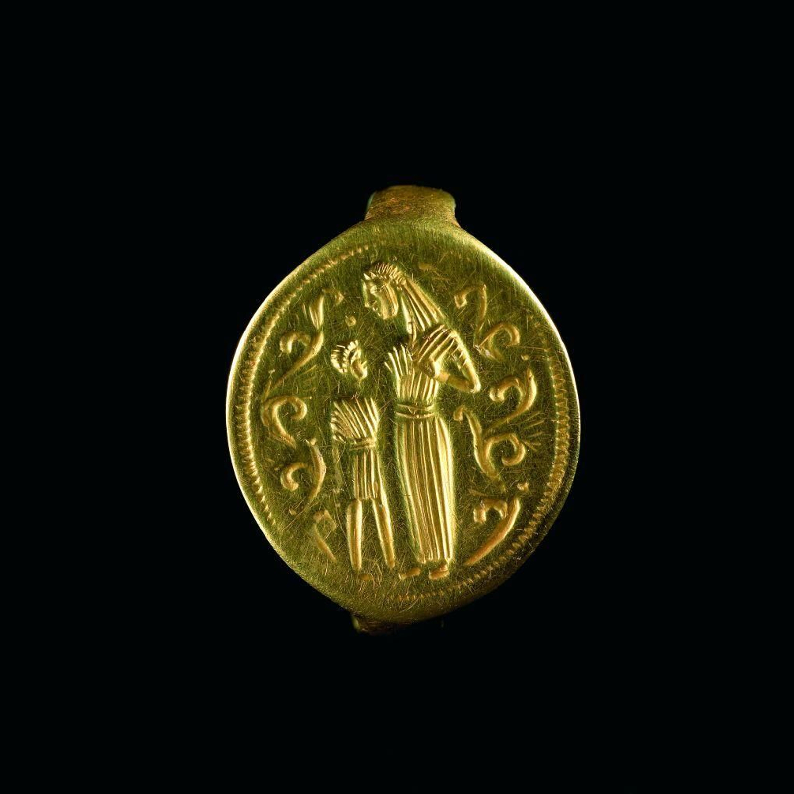 Anillo de oro con decoración en relieve (Hierro Pleno, s. VI-IV a.c) Anillo de oro con decoración en relieve (Hierro Pleno, s. VI-IV a.c)