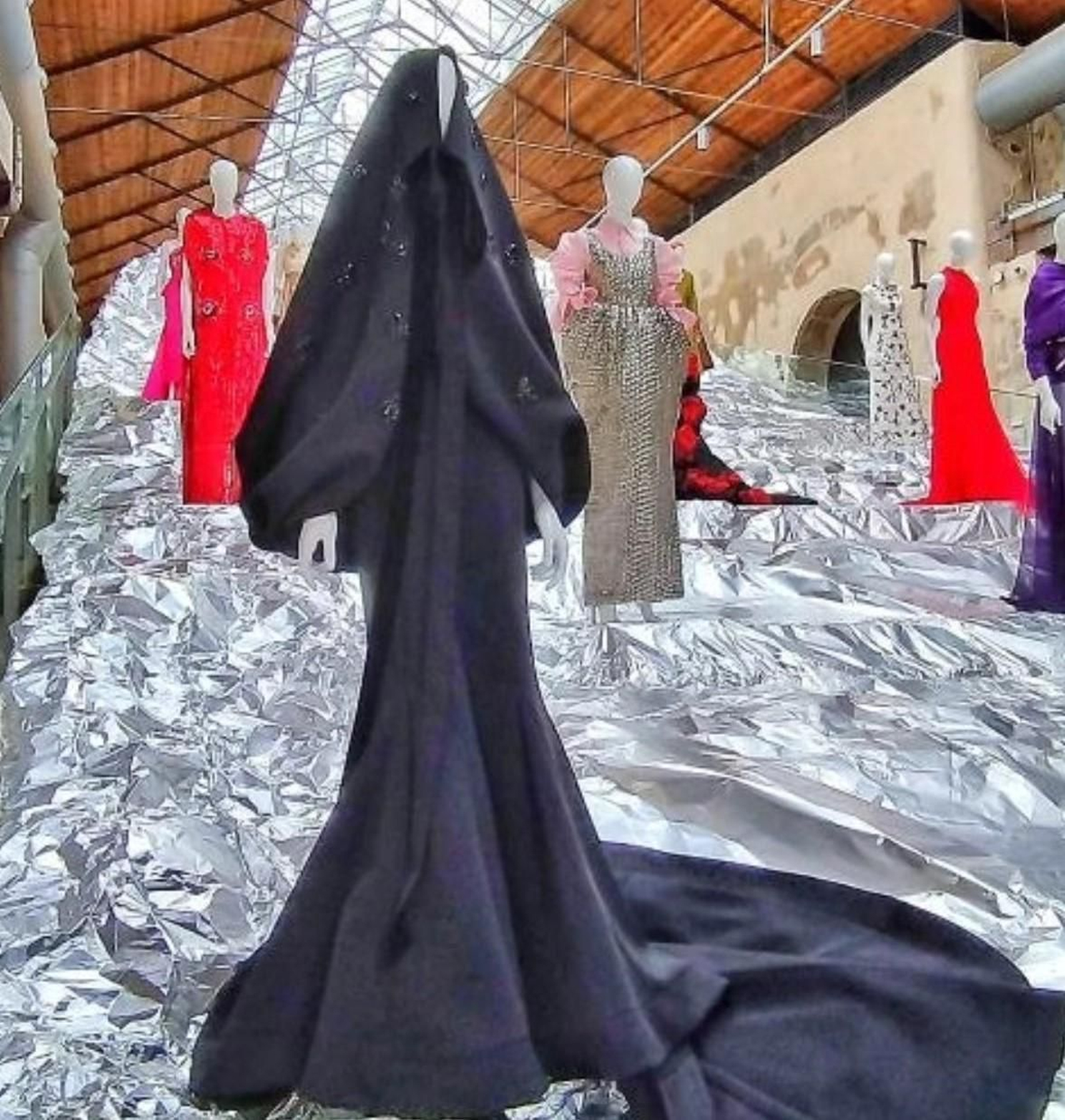 Traje inspirado en la Cobijada, de Roberto Diz