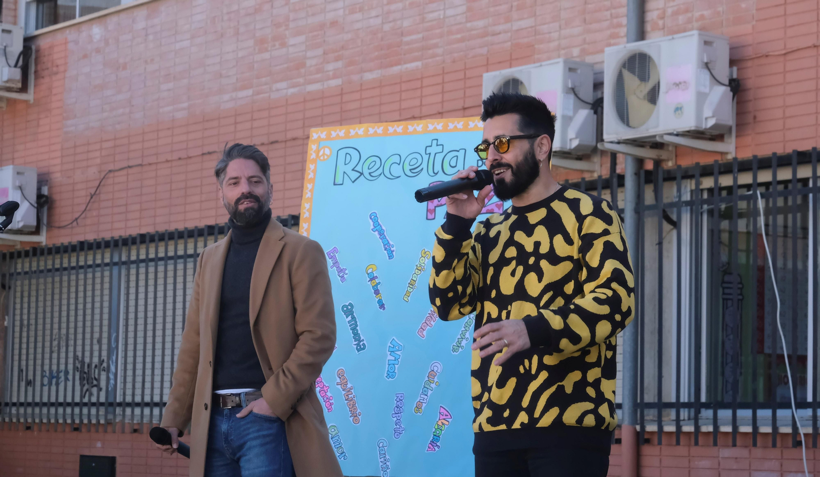 El concierto de Los Aslándticos en el colegio Pablo García Baena de Córdoba, en imágenes