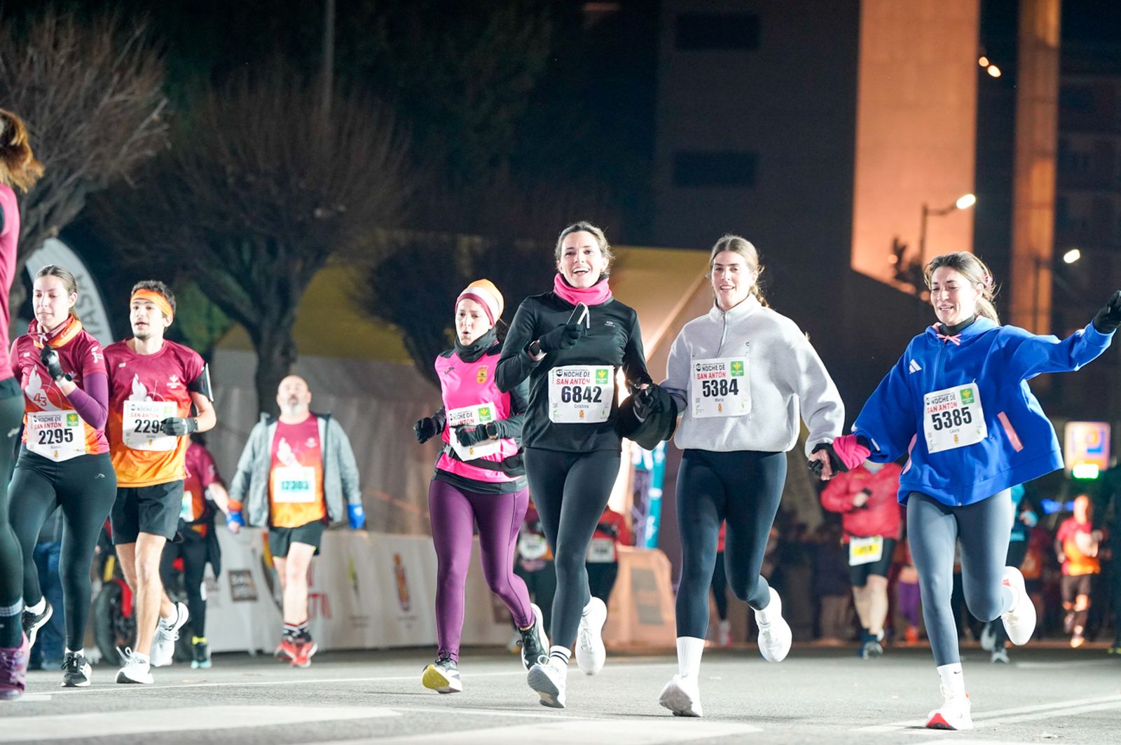 En imágenes: búscate en tu llegada a meta de la Carrera de San Antón 2026 (3)