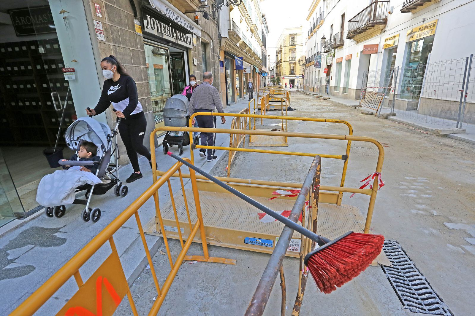 Parón en la obras de la  Calle Cerrón y Santa María y poda en Corredera