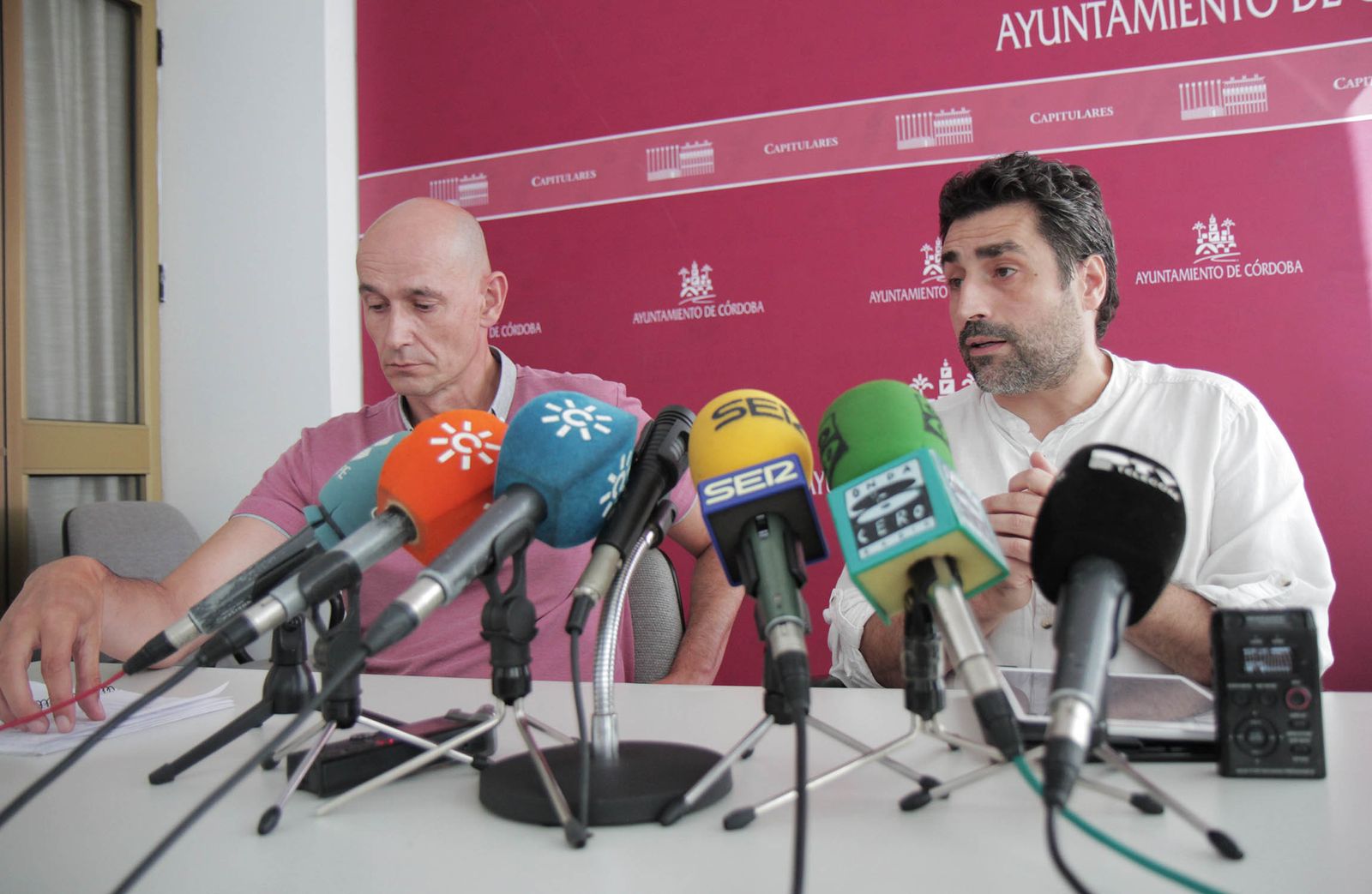Ignacio Bartolomé y Rafael del Castillo ayer, en la sala de prensa del Ayuntamiento.