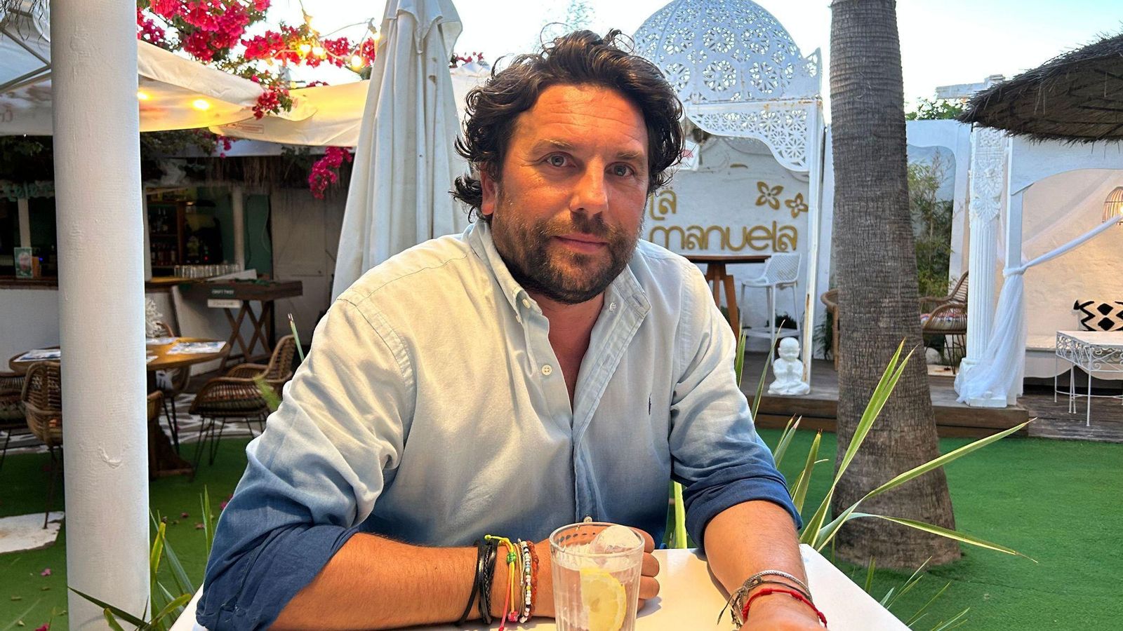 Manuel Martínez, comunicador y propietario del Chiringuito La Manuela, en Chipiona. Manuel Martínez, comunicador y propietario del Chiringuito La Manuela, en Chipiona.