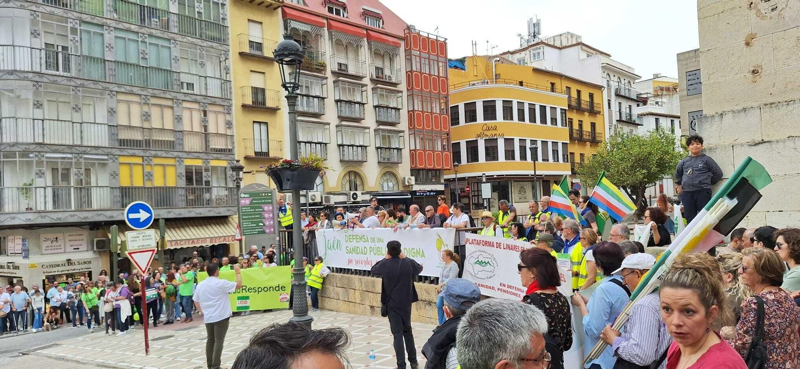 En imágenes: así ha transcurrido en Jaén la manifestación por una sanidad pública de calidad