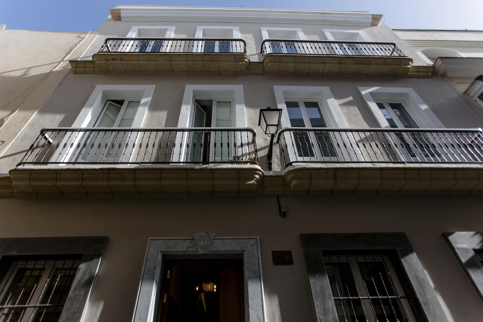 Fachada de la finca rehabilitada en la calle Torre.