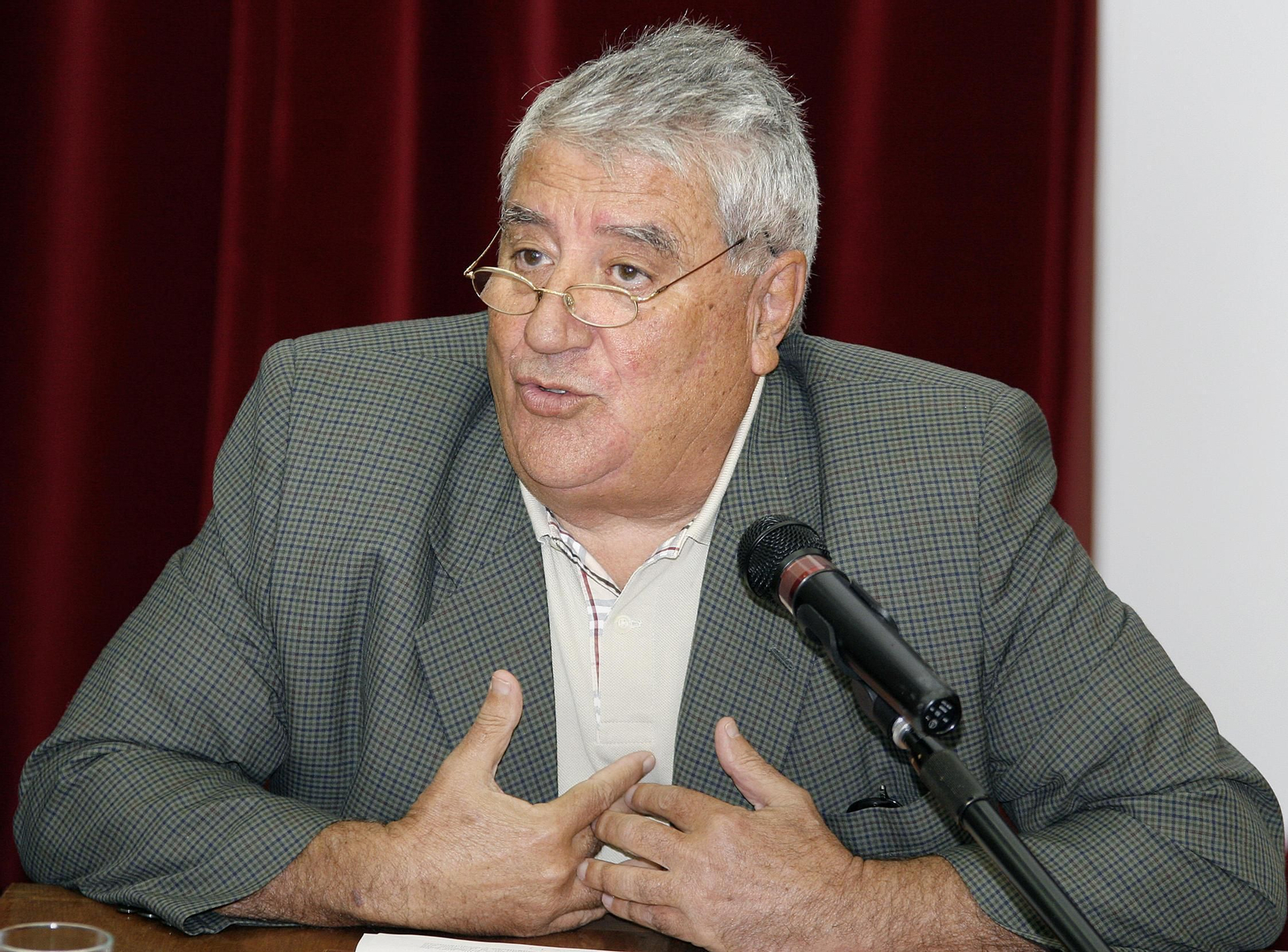 Luis Fernández Revuelta en un foro celebrado en la Universidad de Almería