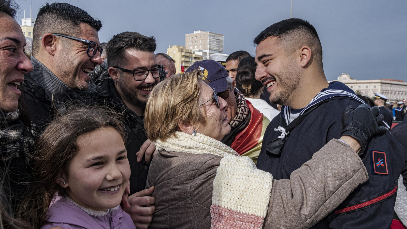 Salida del buque escuela J. S. de Elcano de los muelles de Cádiz para emprender su XCVI Crucero de Instrucción
