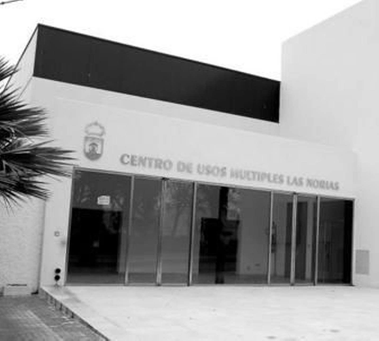 Entrada del nuevo edificio de usos múltiples.