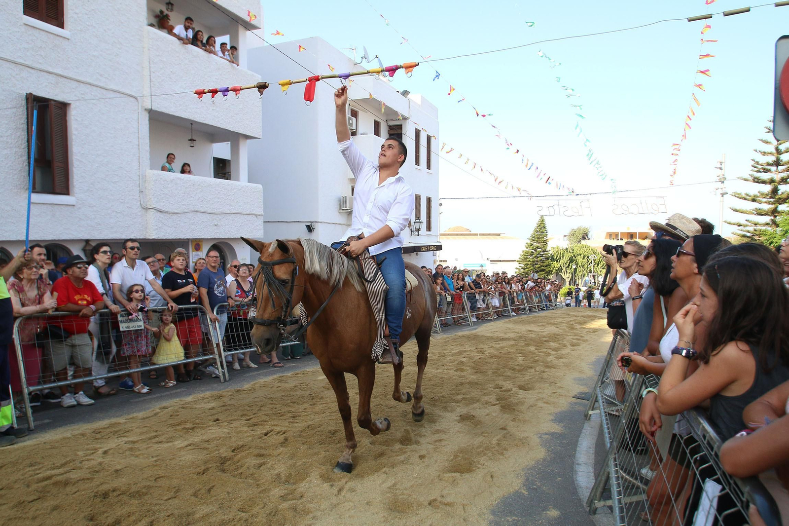 Fotogalería de la carrera de cintas a caballo en Mojácar