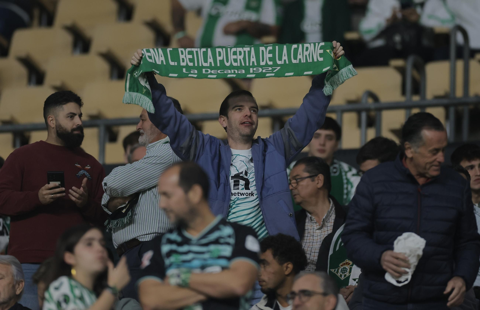 Búscate en las fotos del Betis - Olympique Lyonnais
